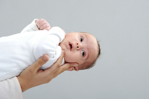 Control Postural bebé en brazo